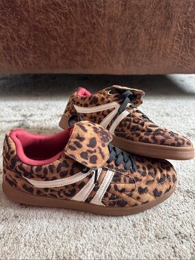 Women’s Leopard Print Casual Sneakers